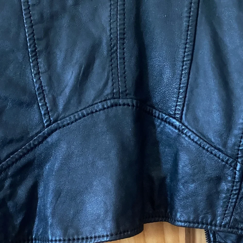 Mauritius Black Leather Moto Jacket Fitted Zip Biker EUC Size M - Picture 12 of 16